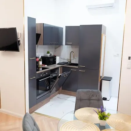 Gold'n Marble Apartment *