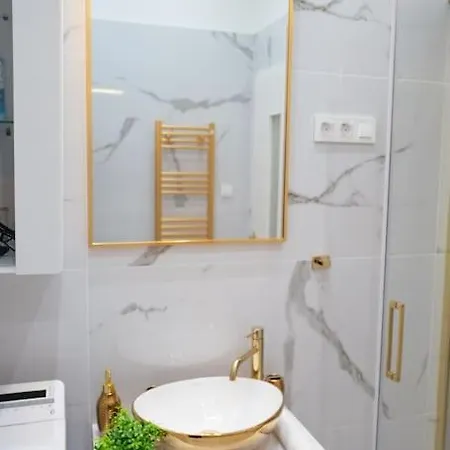 Gold'n Marble Apartment *