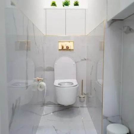 Gold'n Marble Apartment *