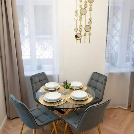 Gold'n Marble Apartment *